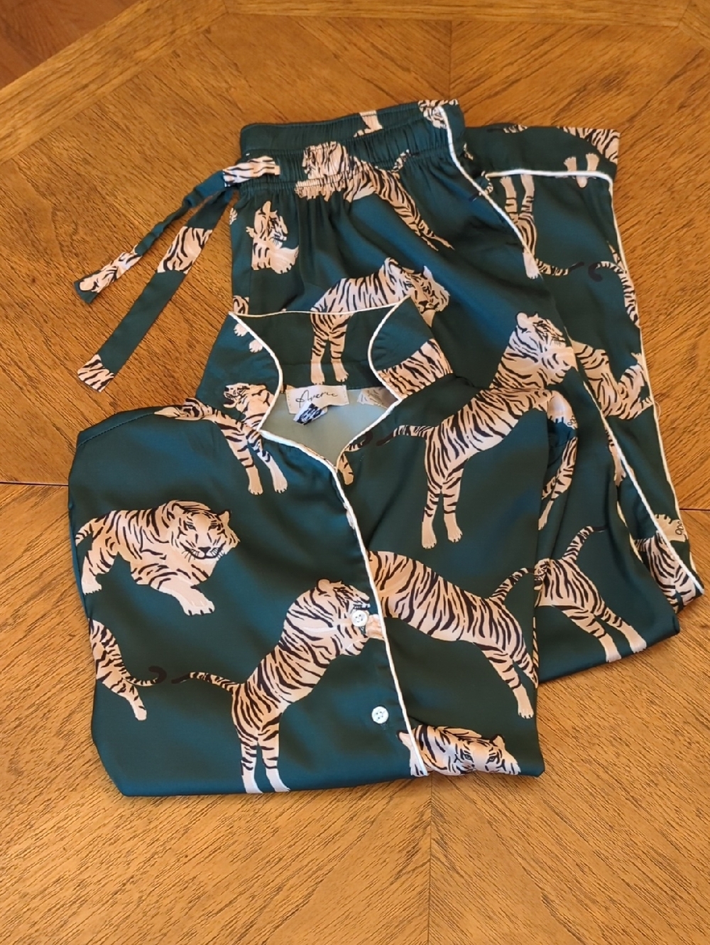 Women’s Averie Zola Tiger Emerald Green Satin Pajama Set